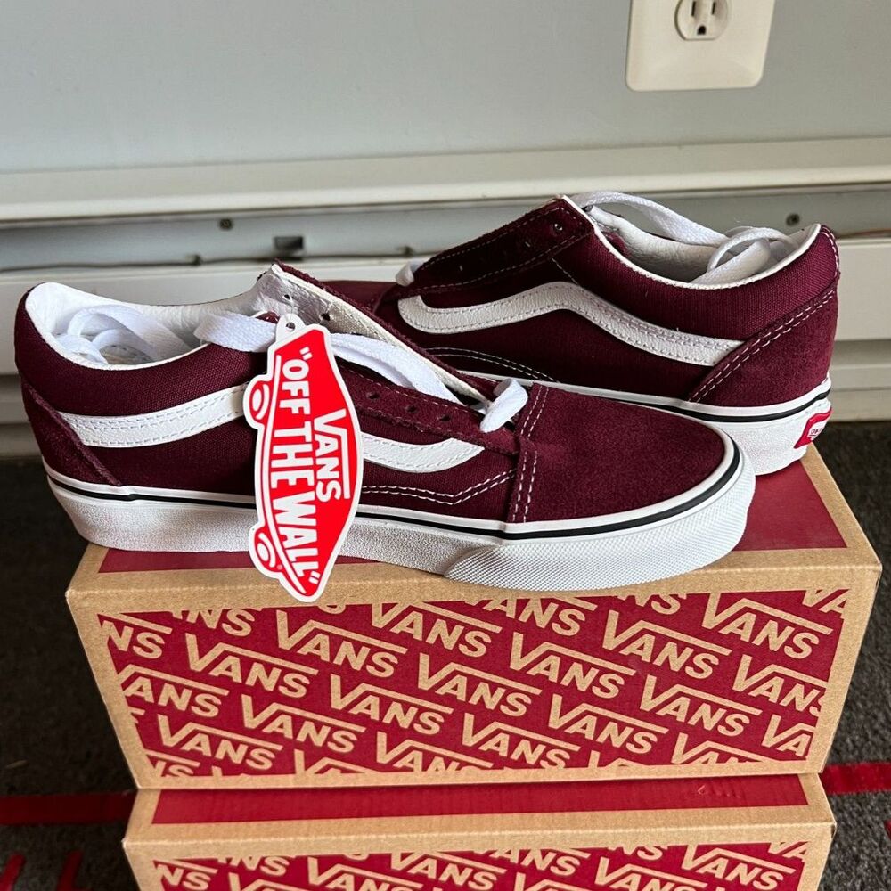 VANS - Old Skool Shoe - Maroon/Burgundy & White